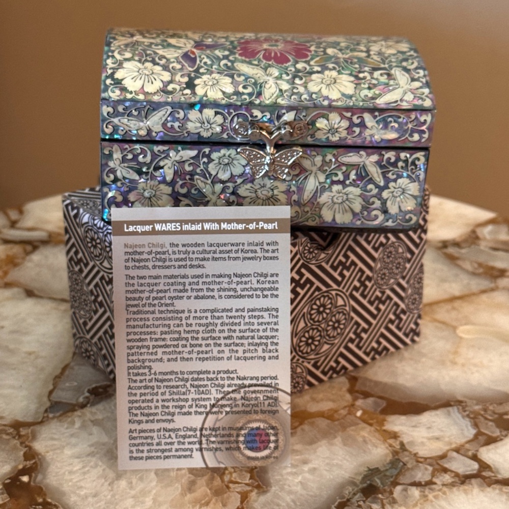 Naejon Chilgi Korean Mother of Pearl Inlay Lacquer Jewelry Box Butterfly